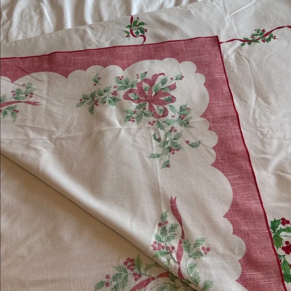 Vintage Christmas Table Cloth - approx 60” x 80” - Picture 11 of 11